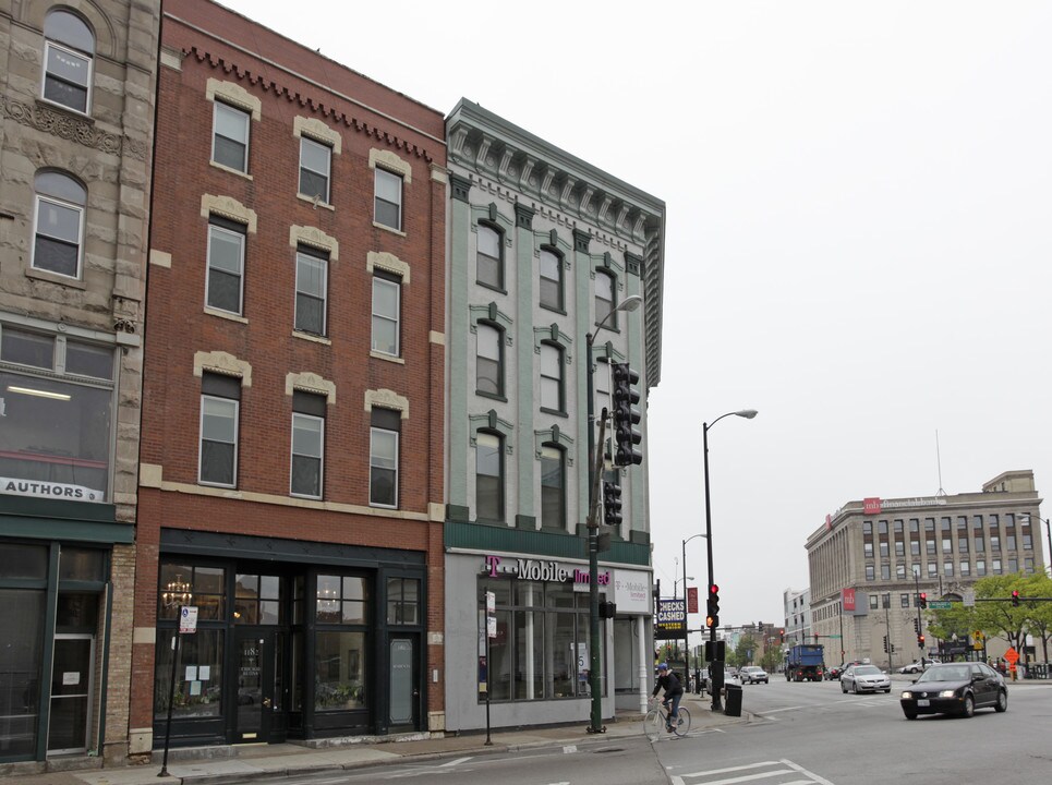 Milwaukee & Division in Chicago, IL - Foto de edificio