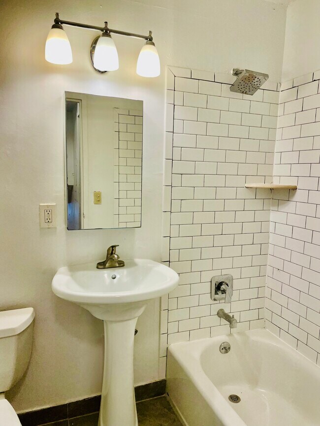 243 W Post Rd, Unit T in White Plains, NY - Building Photo - Building Photo