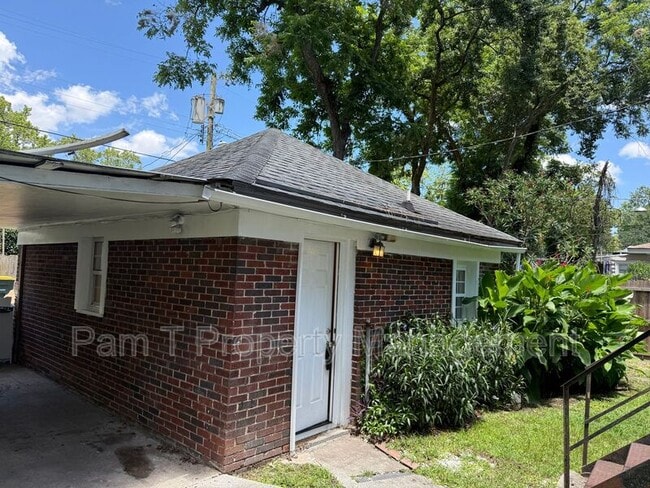 property at 724 E 49th St