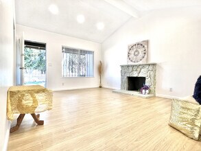 2365 Fallingtree Dr in San Jose, CA - Foto de edificio - Building Photo