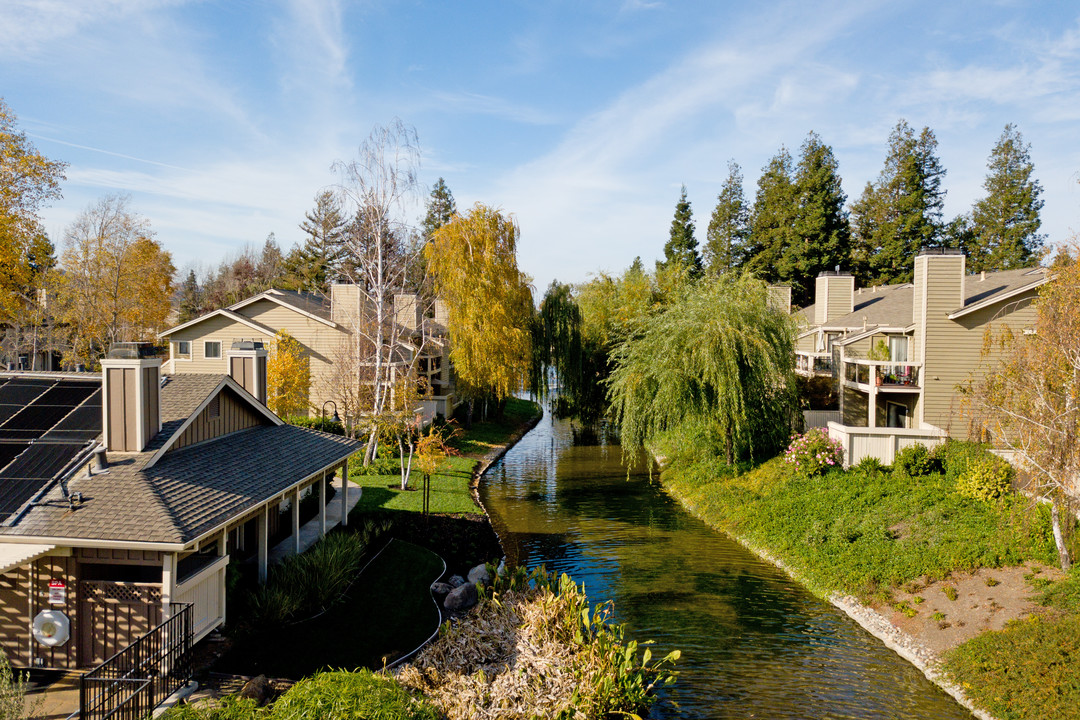 Amador Lakes Apartments in Dublin, CA - Building Photo