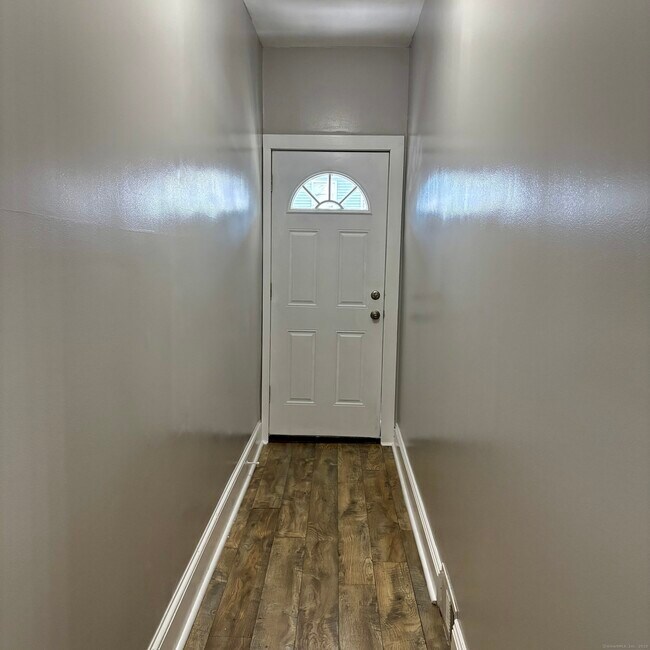 76 Commercial St in Bridgeport, CT - Building Photo - Building Photo