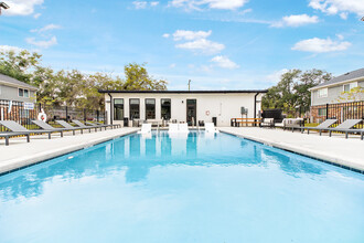 2800 Capital Square in Savannah, GA - Foto de edificio - Building Photo