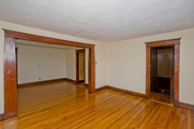 58-60-60 Ionia St in Springfield, MA - Building Photo - Building Photo