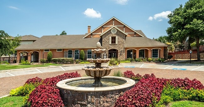 The Fountains of Conroe Apartment Homes in Conroe, TX - Foto de edificio - Building Photo