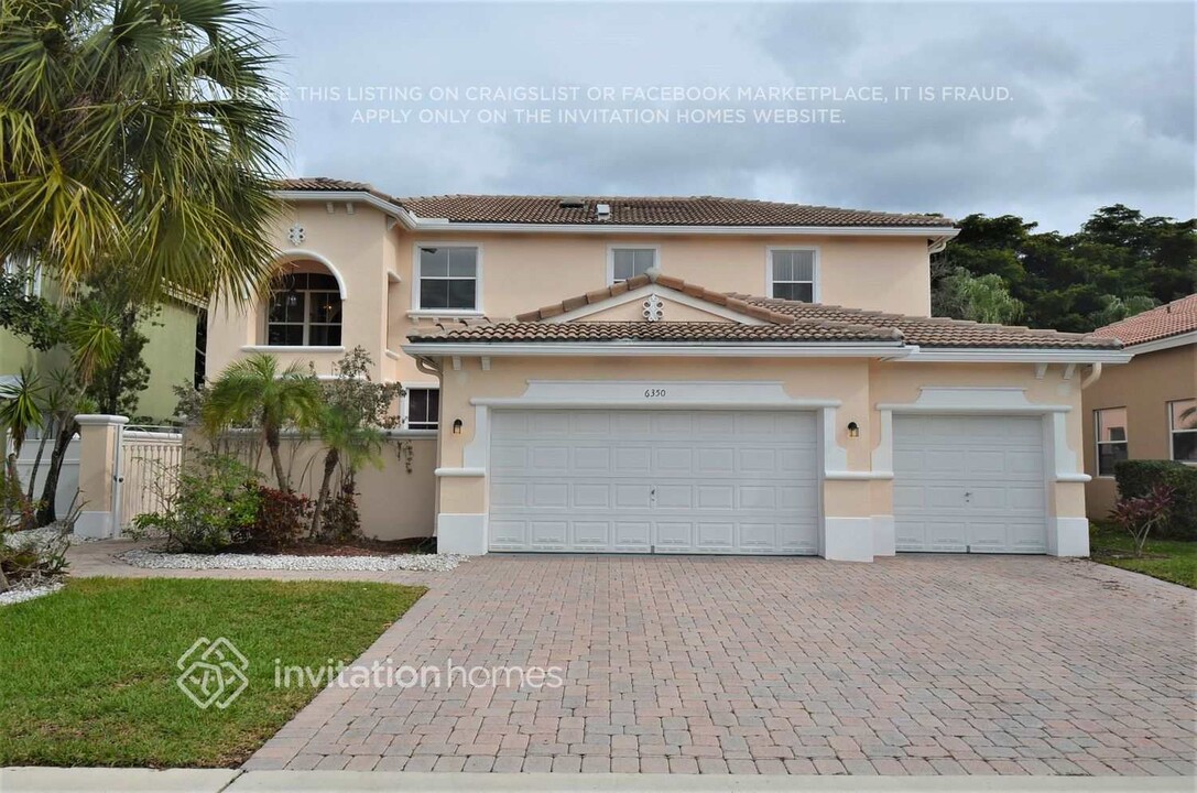 6350 C Durham Dr in Greenacres, FL - Building Photo