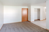 Suite Liv'n on Birch in Marshall, MN - Building Photo - Interior Photo