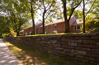 Dogwood Close Townhomes in Riverdale, NY - Building Photo - Building Photo