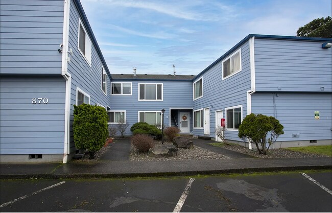 property at 870 S Holladay Dr