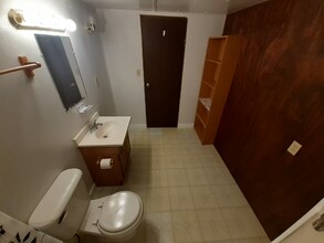 100 30th St W in Lakehills, TX - Foto de edificio - Building Photo