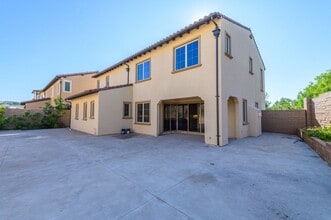 51 Diamond Flats in Irvine, CA - Building Photo - Building Photo