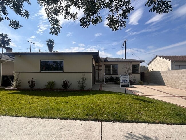 13215 Hindry Ave in Hawthorne, CA - Building Photo - Building Photo