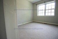 103 Lake Shore Rd, Unit 2 in Boston, MA - Building Photo - Building Photo