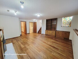4427 Whitemud Rd NW in Edmonton, AB - Building Photo