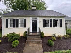 210 Locust Ave in Salem, VA - Building Photo - Building Photo