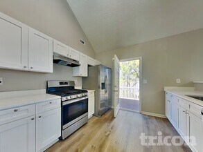 1270 St Francis Ct in Locust Grove, GA - Foto de edificio - Building Photo