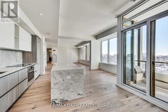 151 Avenue Rd in Toronto, ON - Building Photo - Building Photo