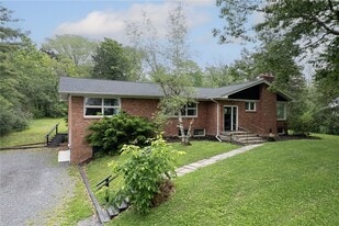216 Berkshire Rd in Ithaca, NY - Building Photo