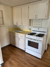 1658 N Van Buren St, Unit 2 in Milwaukee, WI - Building Photo - Building Photo