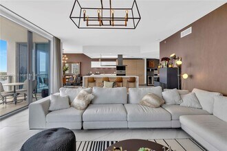 17111 Biscayne Blvd, Unit 1709 in North Miami Beach, FL - Foto de edificio - Building Photo