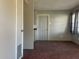 23052 Audette St in Dearborn, MI - Building Photo