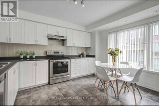87 Burton Howard Dr in Aurora, ON - Building Photo - Building Photo
