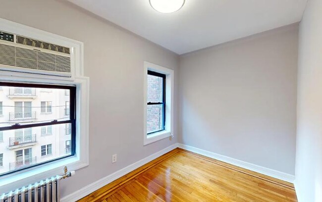 320 E 54th St in New York, NY - Building Photo - Building Photo