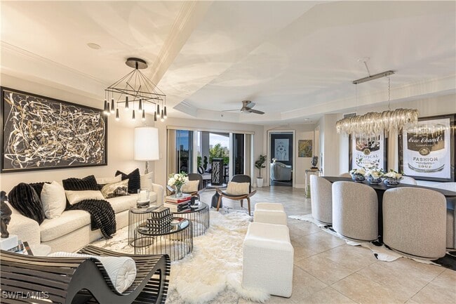 1100 Pine Ridge Rd in Naples, FL - Building Photo - Building Photo