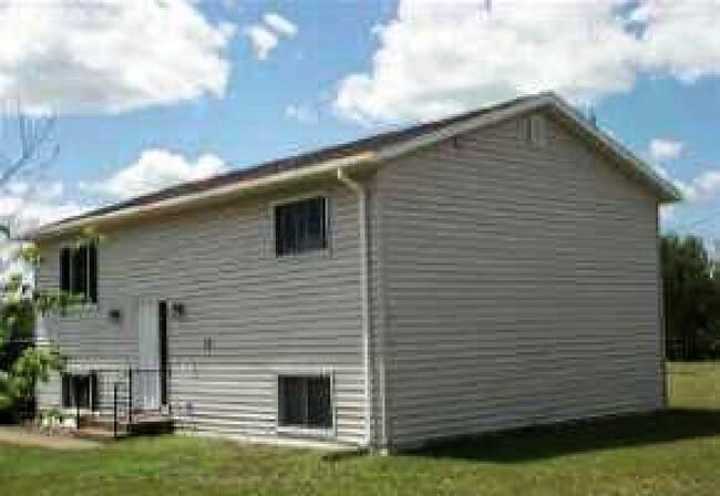 10219 Towne View Rd, Unit B in Hayward, WI - Foto de edificio - Building Photo