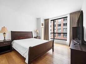 540 W 28th St in New York, NY - Building Photo