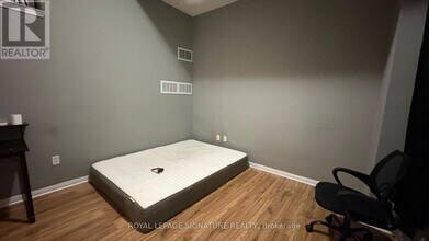 3030 Breakwater Ct in Mississauga, ON - Building Photo - Building Photo