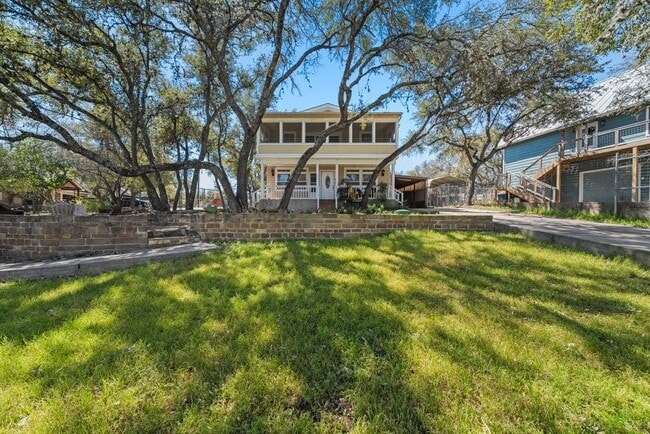 property at 2033 Lakeview Dr