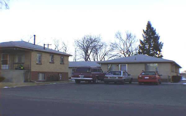 5885-5895 W 11th Ave in Lakewood, CO - Building Photo