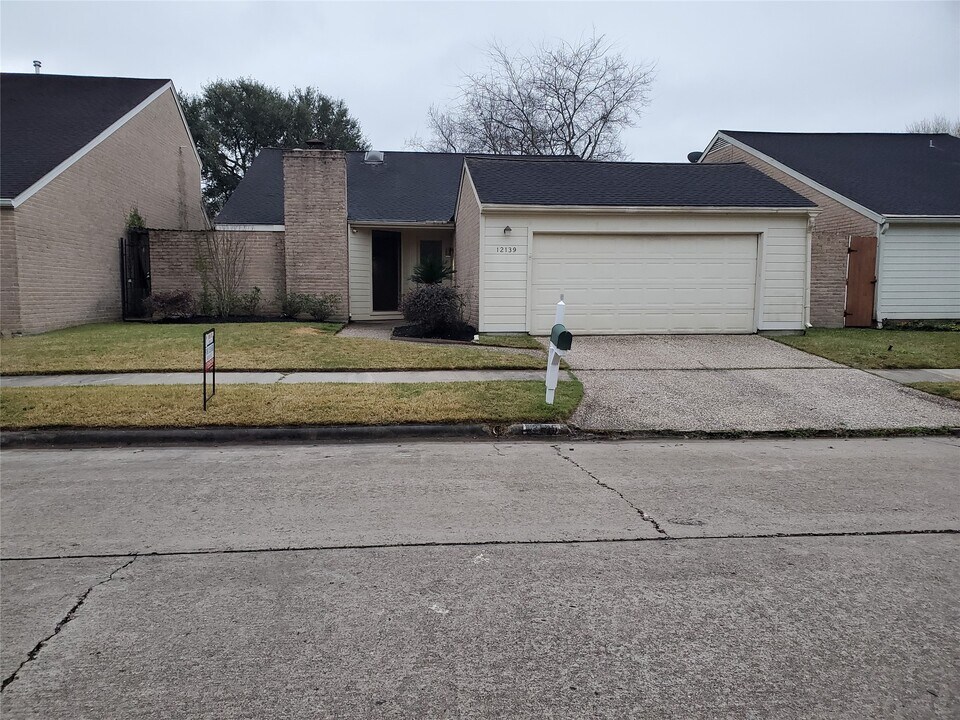 12139 Gladewick Dr in Houston, TX - Building Photo