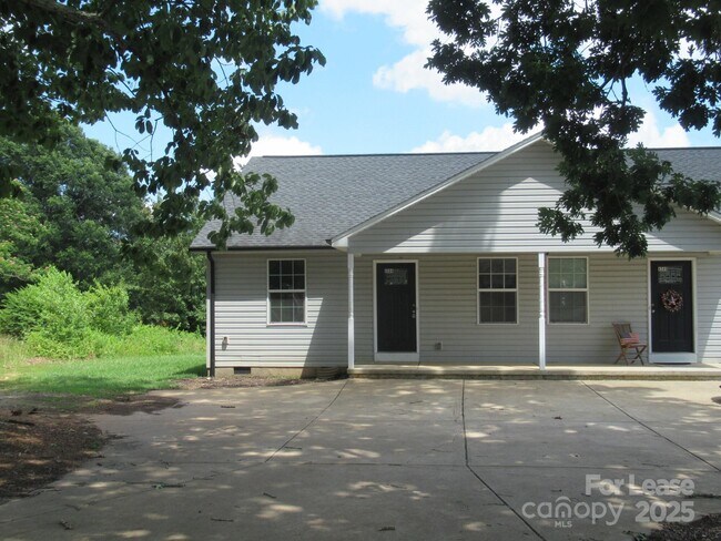 4584 Maiden Hwy in Maiden, NC - Building Photo - Building Photo
