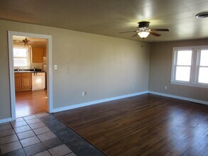 636 W Washington St in Marshfield, MO - Building Photo - Building Photo