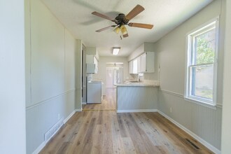 610 W Republic Ave in Salina, KS - Building Photo - Building Photo