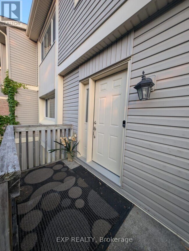30-30 Green Valley Dr in Kitchener, ON - Building Photo - Building Photo