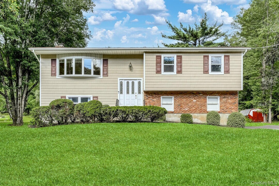 191 Long Clove Rd in New City, NY - Building Photo