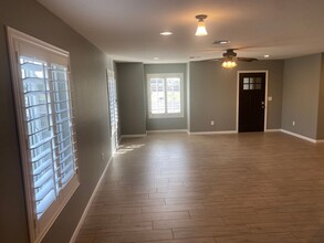 4820 W Golden Ln in Glendale, AZ - Building Photo - Building Photo