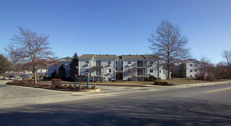 Cromwell Court in Hyannis, MA - Building Photo