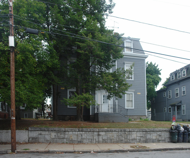 231 Jackson St in Lawrence, MA - Building Photo - Building Photo