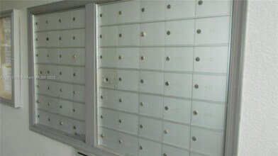 1400 SW 124th Terrace in Pembroke Pines, FL - Building Photo - Building Photo