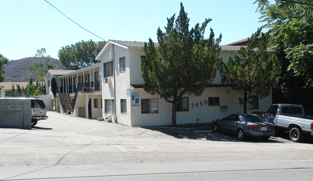 7450 Apperson St in Tujunga, CA - Building Photo