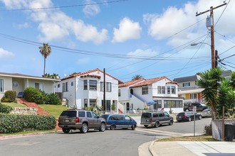 222 W Marquita in San Clemente, CA - Foto de edificio - Building Photo