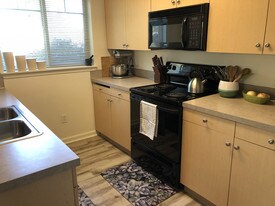 Falcon Ridge in Sutherlin, OR - Building Photo