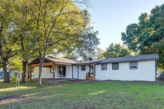 100 Ash St in Paradise, TX - Building Photo - Building Photo