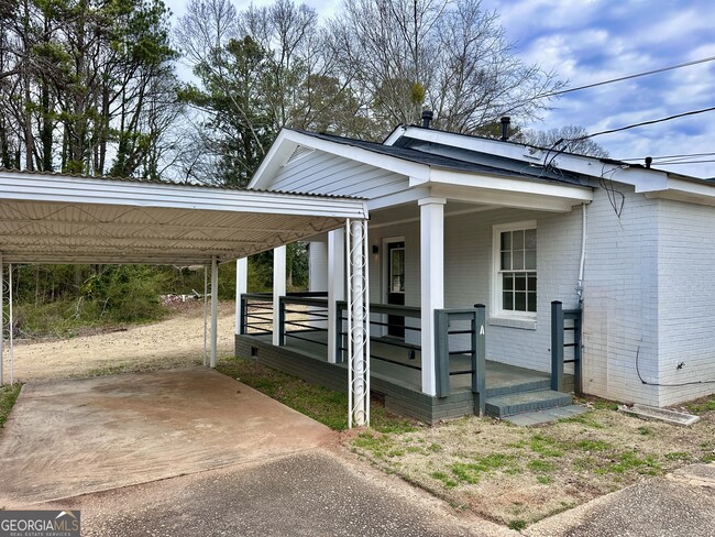 5743 Old Gordon Rd in Mableton, GA - Building Photo - Building Photo