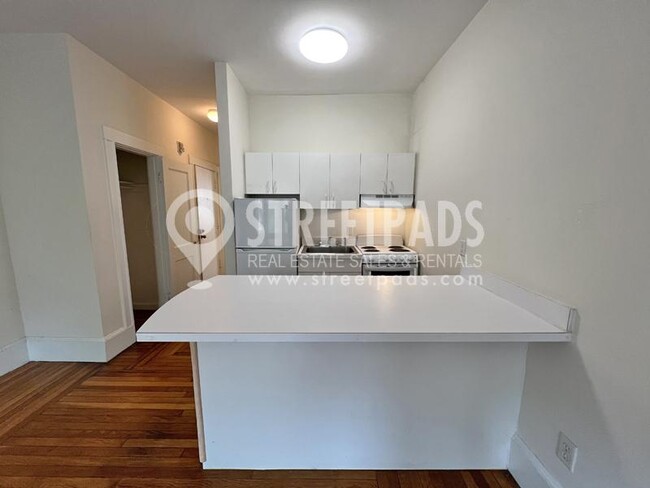 19 Fairbanks St in Brookline, MA - Building Photo - Building Photo