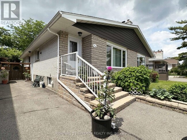 1236-1236 Clyde Ave. in Ottawa, ON - Building Photo - Building Photo